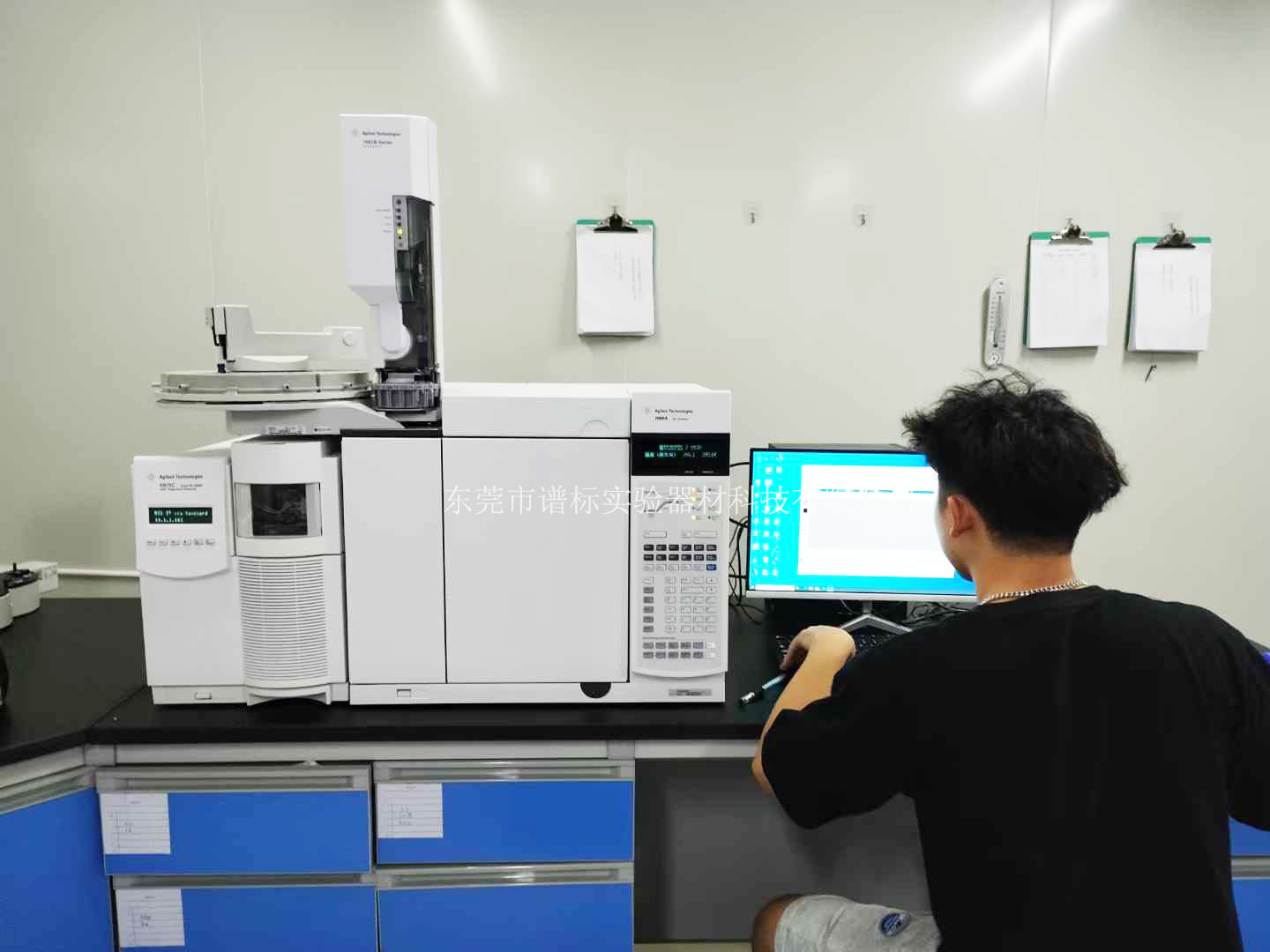 8月16日廣東生物公司使用三套安捷倫氣質聯(lián)用儀有配置雙源/離子源-提高分析效率